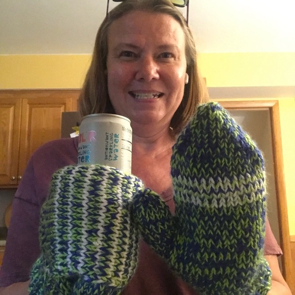 Koozie Mittens/handmade.  One size fits most!  Hockey Mom Hand warmers! - Picture 2 of 2
